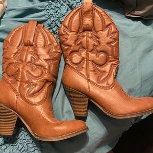 Women’s cowboy booties